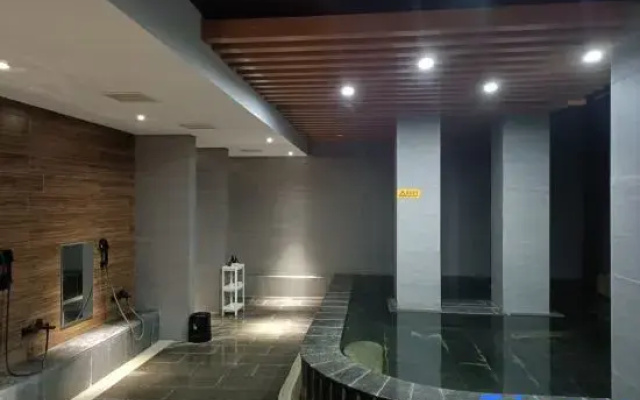 Longmen Lanyi Hot Spring Homestay