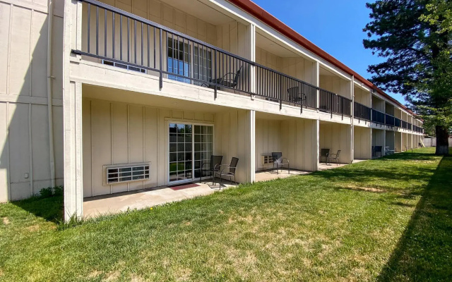Sisters Inn And Suites