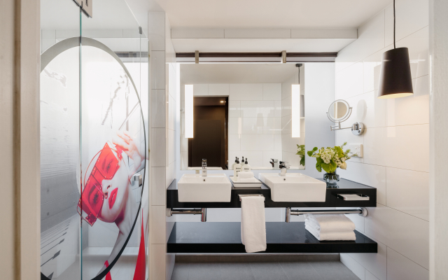 Hotel Indigo Melbourne on Flinders by IHG