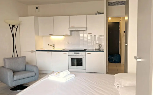 Modern and Cosy Studio
