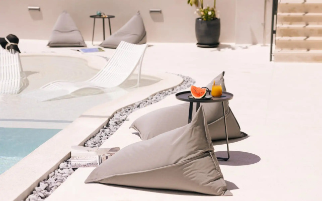 Mirthea Suites