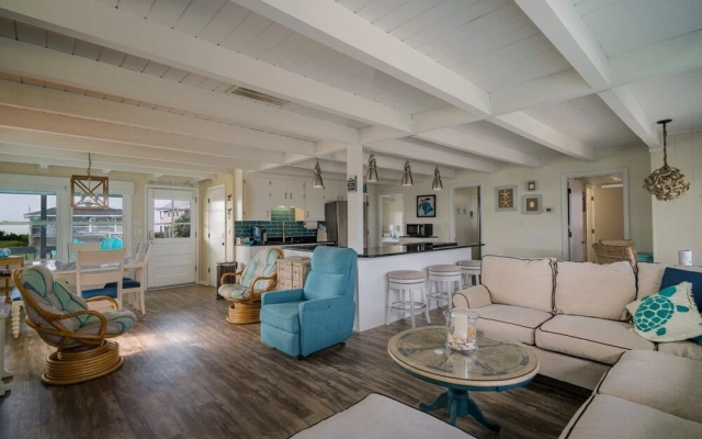 Palmetto Paradise 3 Bedroom Home by RedAwning