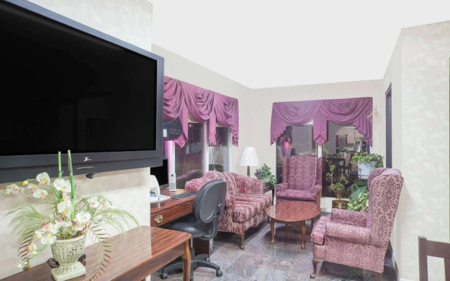 Super 8 by Wyndham Decatur Priceville