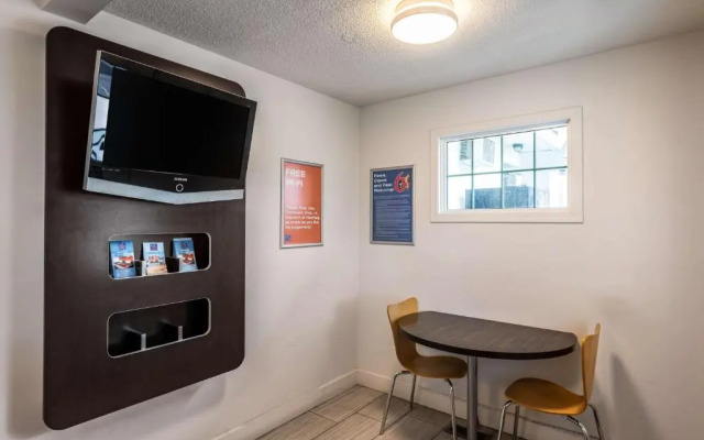 Skyline Motel