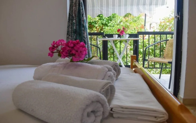 Lemon studio with garden close to beach