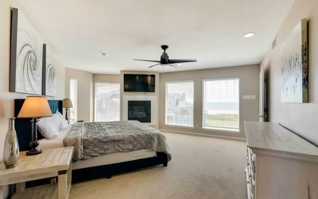 Pet-friendly Galveston Home w/ Wraparound Deck