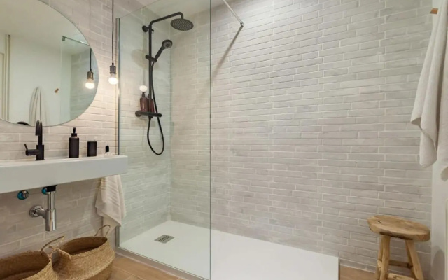 Central and Captivating 4 Bedroom by Placa Catalunya