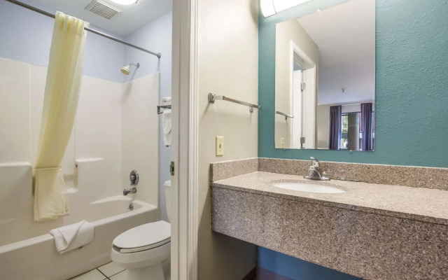 Econo Lodge Inn & Suites Brooks - Louisville South