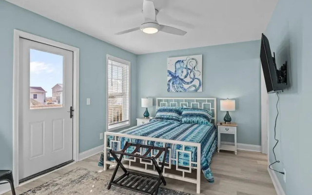 Atlantic Blue 4 Bedroom Townhouse by RedAwning