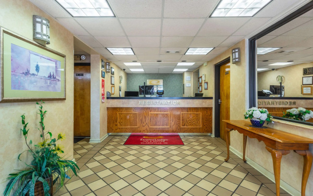 Econo Lodge & Suites Clarksville near Governors Square Mall