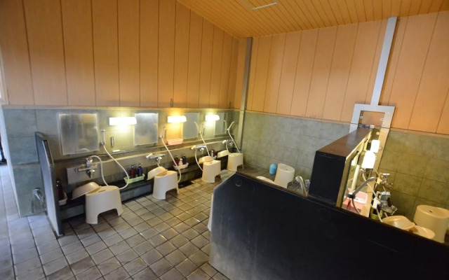 Kumamoto Capsule Hotel - Hostel, Caters to Men