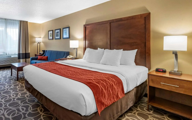 Comfort Inn Dyersville Near Field of Dreams