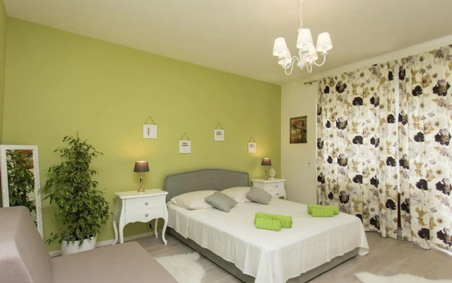 Beautiful Holiday Home in Kaštel Novi With Private Pool