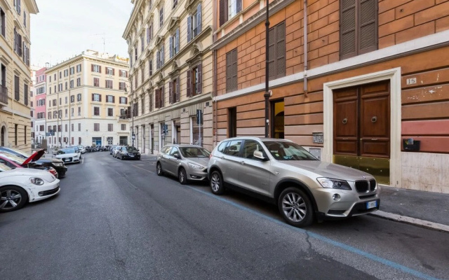 Lovely and Modern Flat 5 Minutes From Colosseo!