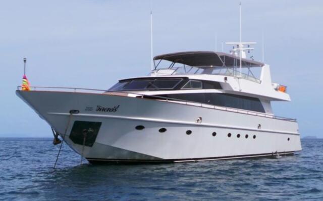 Отель Victory Luxury Motor Yacht