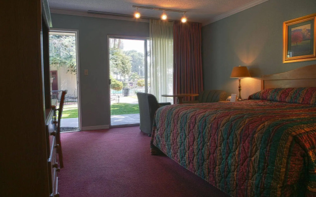 Lamp Liter Inn Visalia, an Ascend Collection Hotel