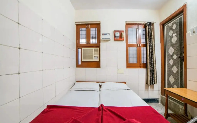 Sree Radha Lodge by OYO Rooms