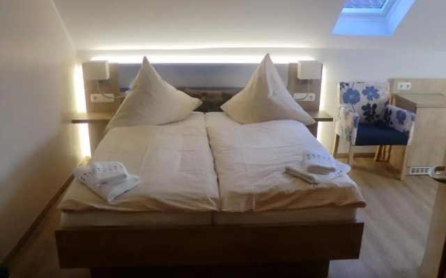 Hotel Pension Am Hafen + Pfannkuchenhaus