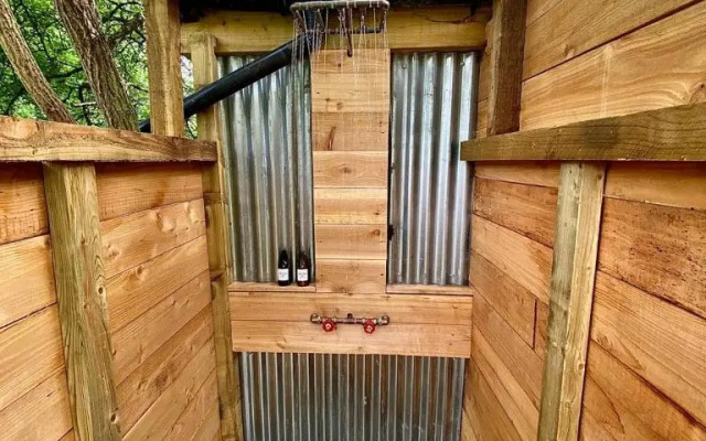 Bee Bole Cabin