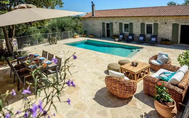 Serenity - Beautiful Newly Renovated Villa Close to Lakka