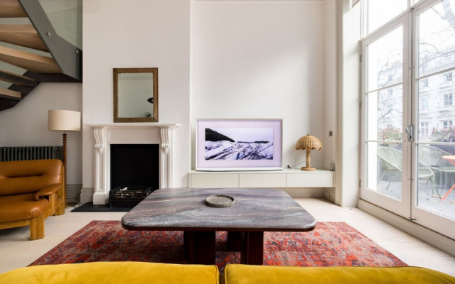 The Tree House 2 Bedroom Apartment by Hyde Park