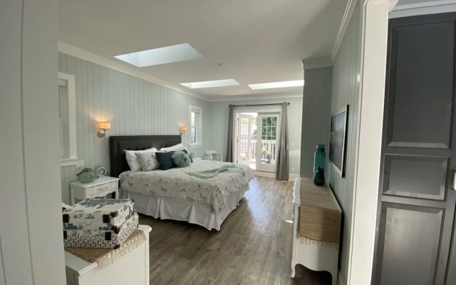 Kelowna Bed & Breakfast (CHATHAM HOUSE)