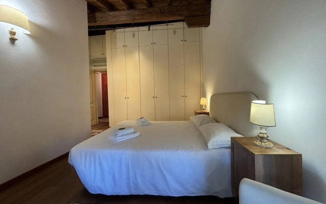Piazza Erbe Lodge