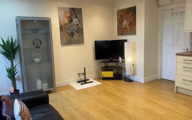 1-bed Unit 10 Minute Drive From Hellfire Caves