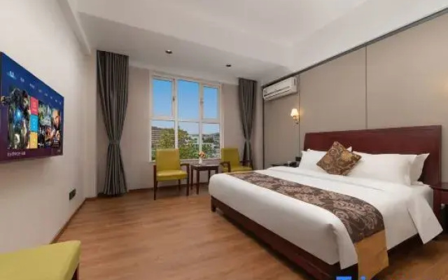 Shining Star Holiday Hotel