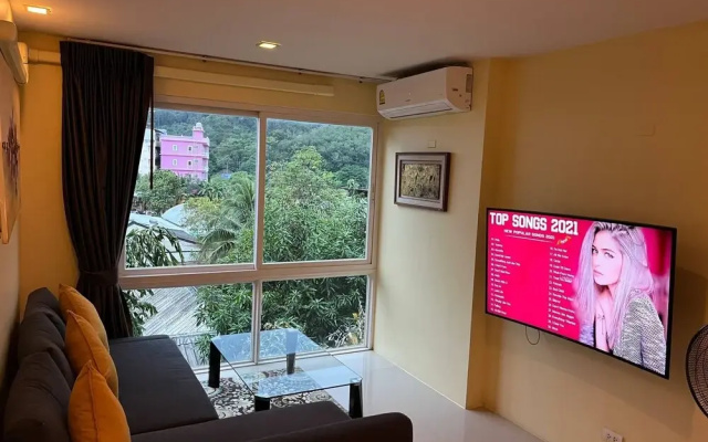 6-35 - 3 Bdr Condo With Balcony and Shared Pool