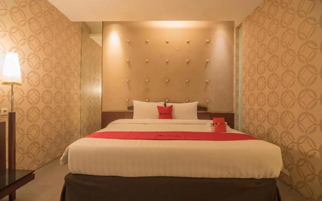 RedDoorz Plus @ Cipaganti Street 3