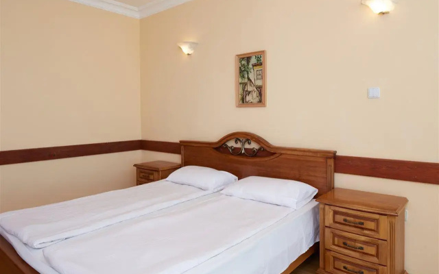 Consul Hotel