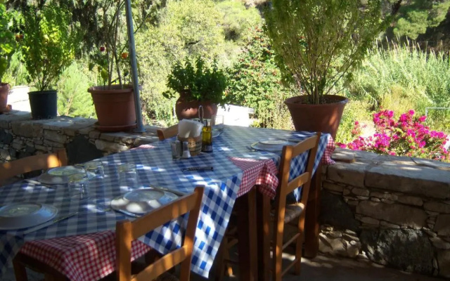 Elenis Cottage