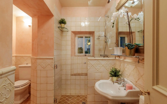 Casa Kathy in Lucca With 2 Bedrooms and 1 Bathrooms