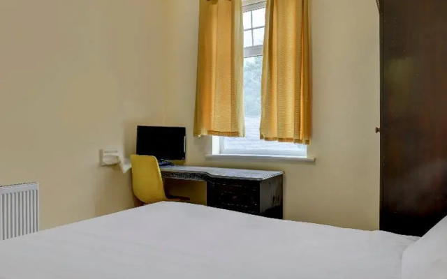 OYO Empire Hotel