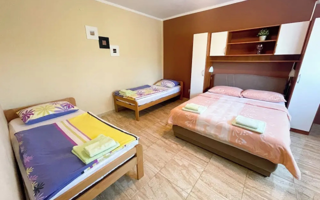 Apartment Combaj 3