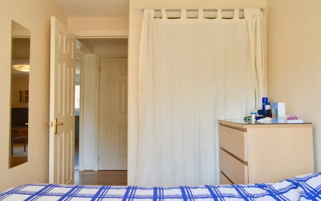 Modern Two Bedroom Flat in Leith
