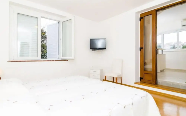 Apartments Nikola - One Bedroom Apartment With Terrace and Garden View