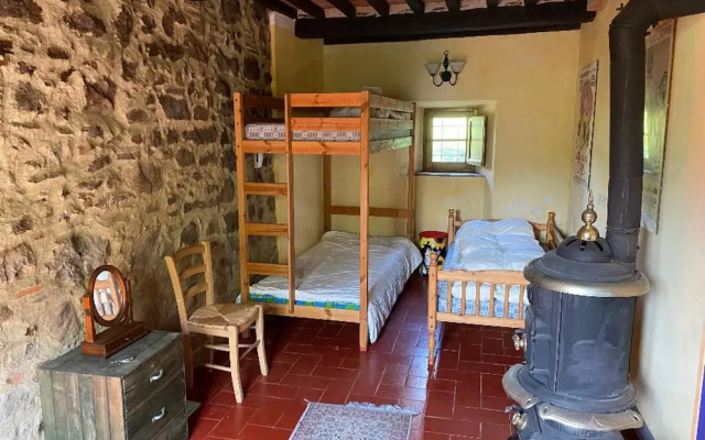 4-bed, Sleeps 8, Pets, Free Parking