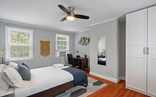 Charming Townhouse Retreat by Cozysuites