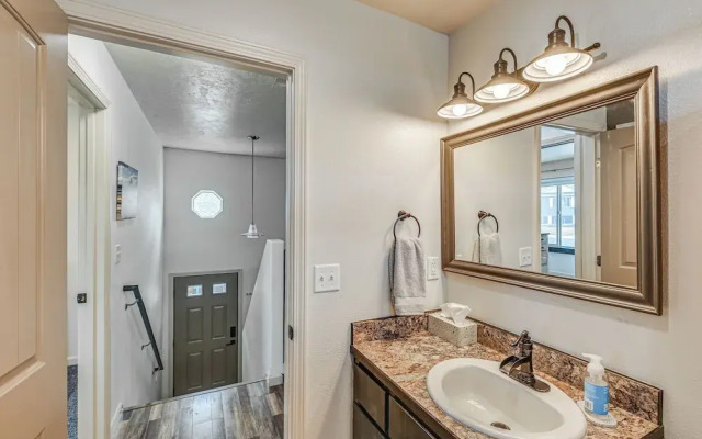 Walk to Downtown: Family-friendly Cody Home!