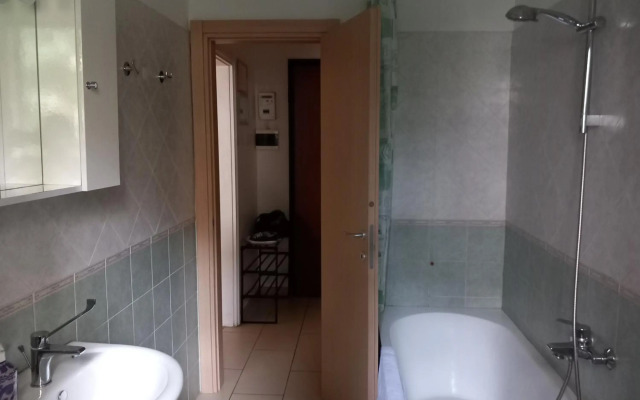 Simple & Comfortable apartment vicino POLICLINICO