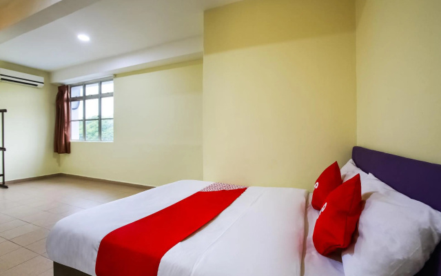 OYO 89585 Hotel Happy Inn