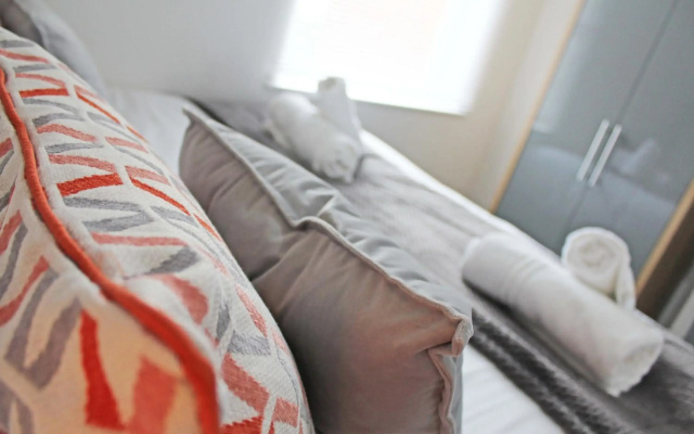 Panton Road - Modern Classic Terrace - Sleeps 12