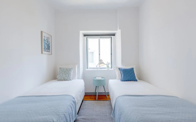 Bright & Spacious Alfama Typical Apartment, By TimeCooler
