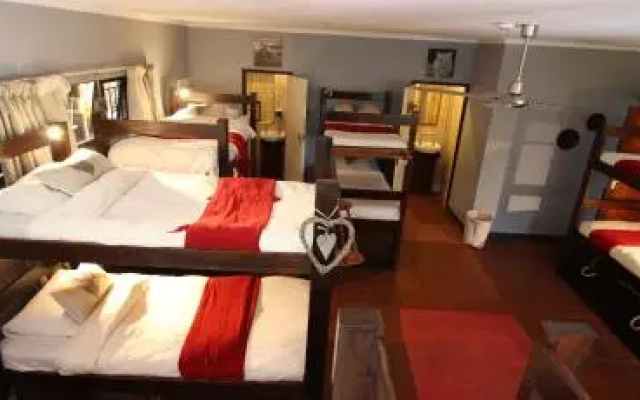Tube n Axe Lodge and Backpackers