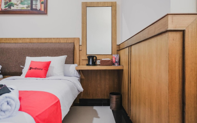 RedDoorz Plus @ Jalan Dr. Cipto Mangunkusumo Lampung