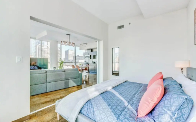 Modern 2BR Apt - DT Calgary w City Views