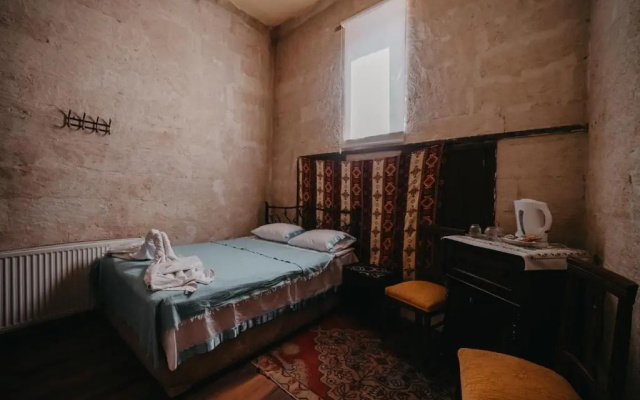 Born Hotel