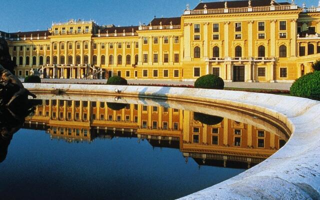Отель Gartenhotel Altmannsdorf Low Budget Designhotel Австрия, Вена - отзывы, цены и фото номеров - забронировать отель Gartenhotel Altmannsdorf Low Budget Designhotel онлайн вид на фасад